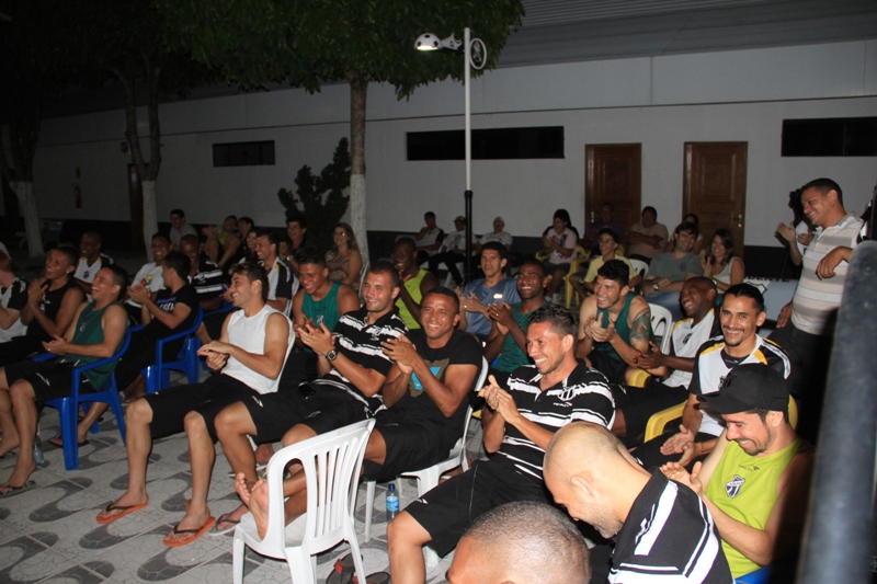 [10-11] Em show de Humor, Alex Nogueira alegra Concentracao - 11