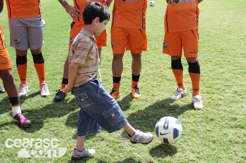 [03-09] Pedro Guilherme visita o clube - 12