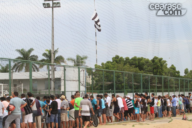 [06-01] Torcida comparece no Estádio Vovozão - 9