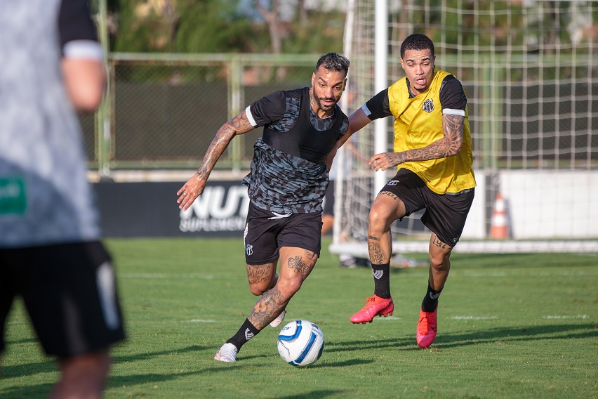 Antes de retornar à capital, Ceará faz treino em Salvador