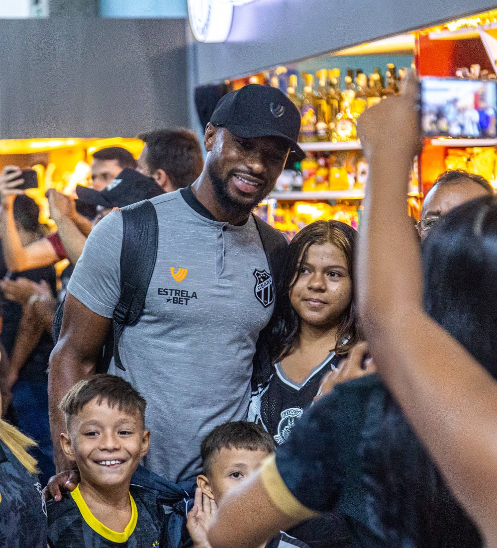 Com demonstração de apoio do torcedor, Ceará embarca para encarar o Novorizontino