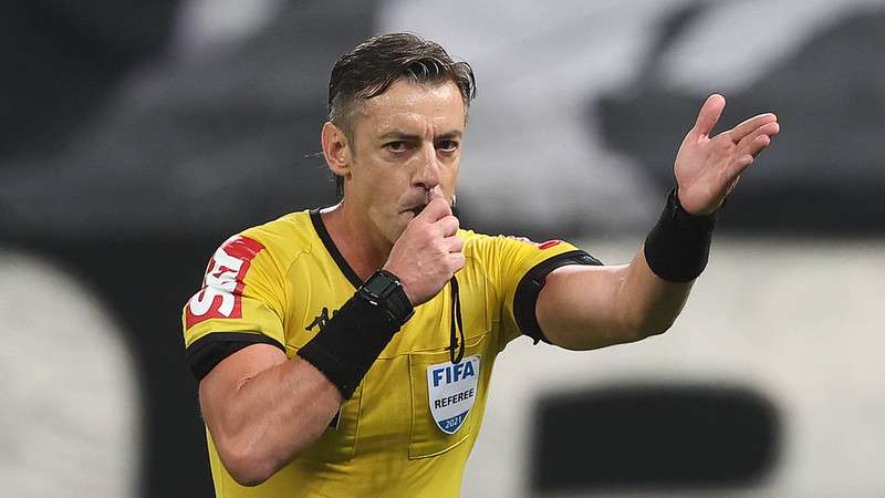 Trio de arbitragem FIFA comandará Ceará x Botafogo pela segunda rodada do Brasileirão Série A