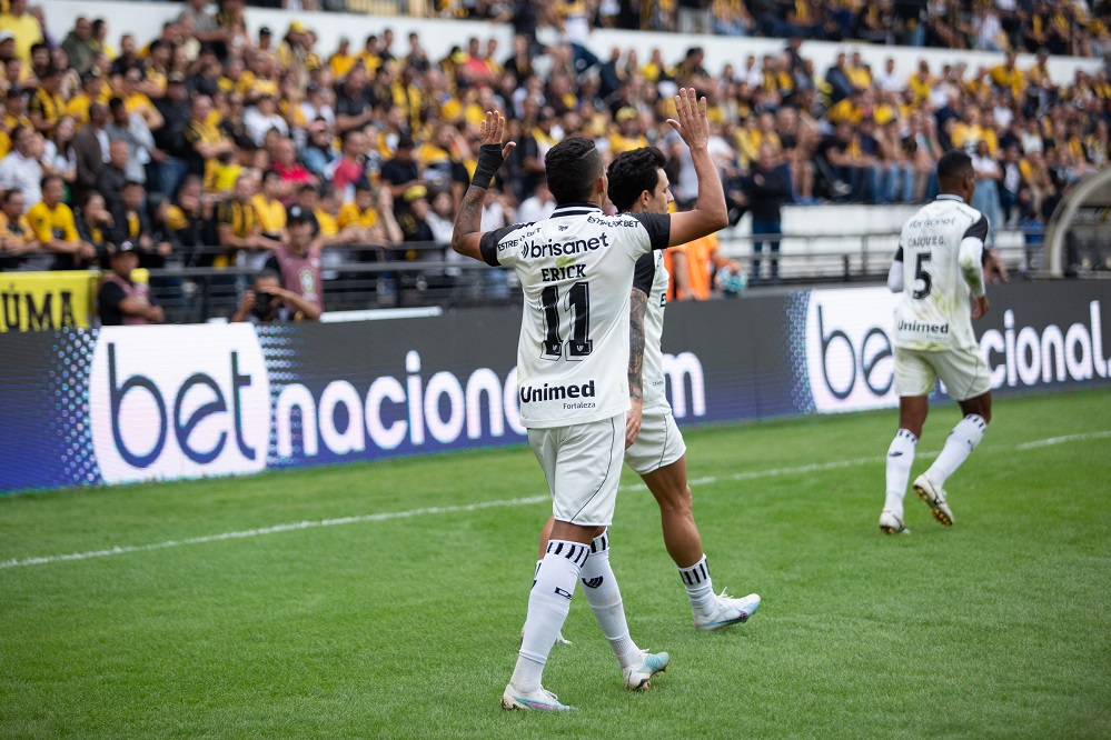 Nicolas e Erick marcam e Vozão vence o Criciúma fora de casa