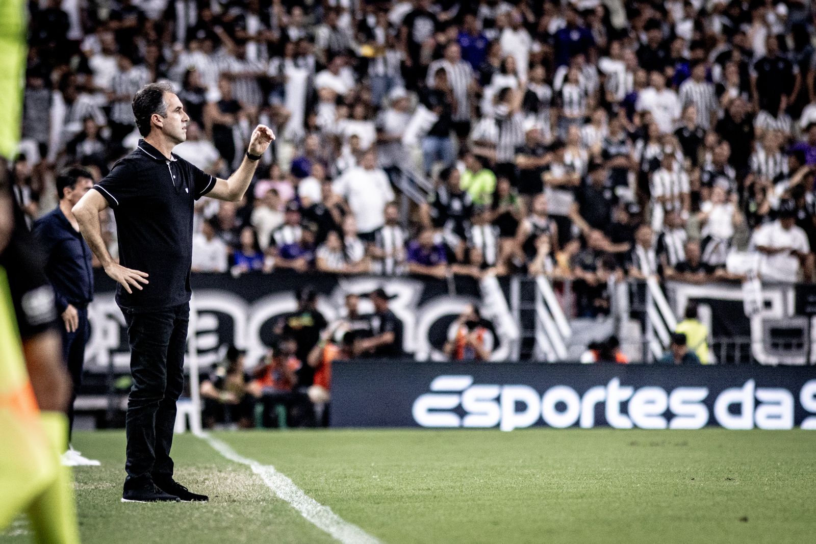 Léo Condé destaca comportamento ofensivo da equipe na vitória diante do Vasco/RJ pelo Brasileirão