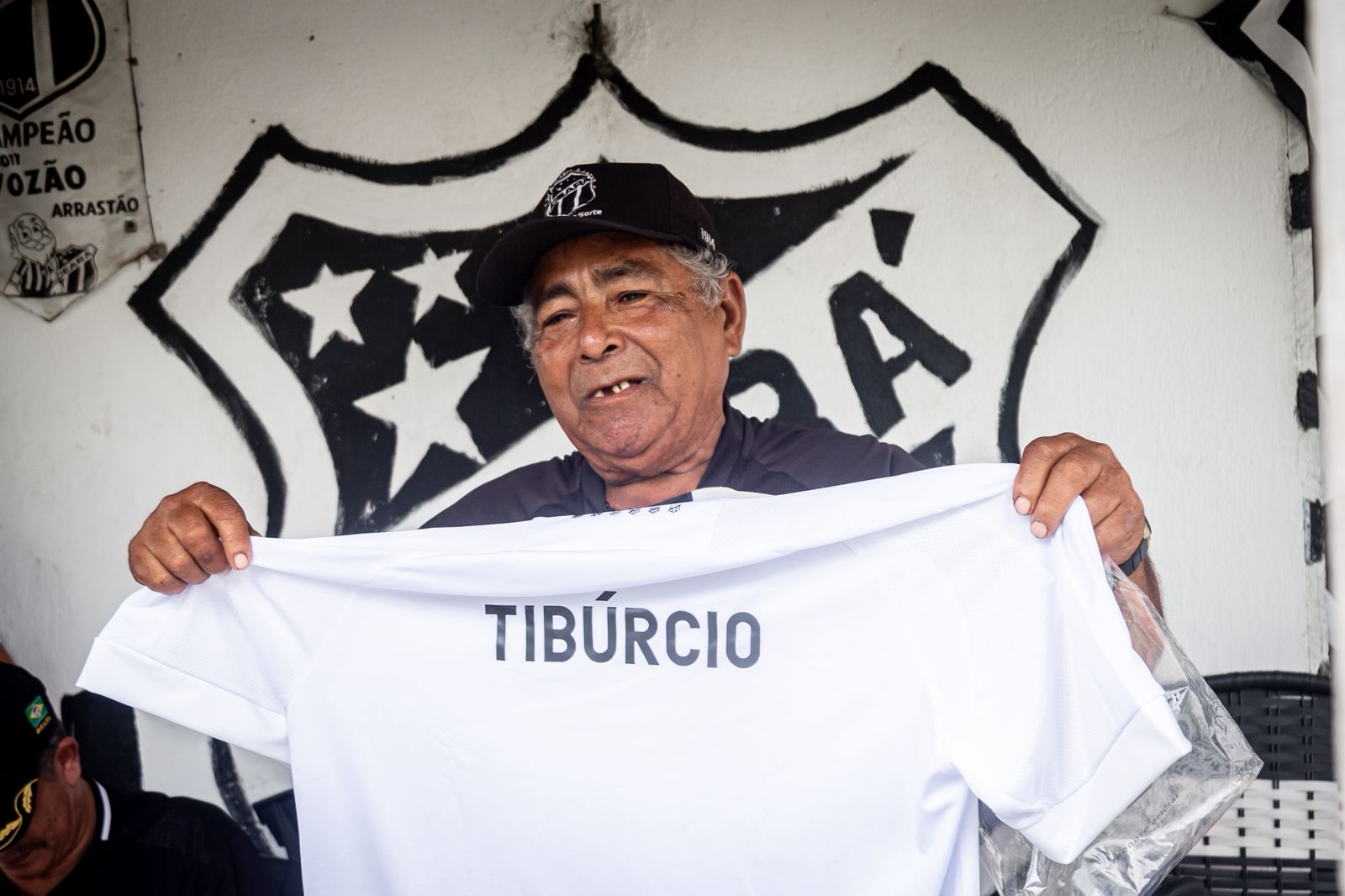 Conheça Sr. Tibúrcio, ilustre torcedor de Itapipoca com a casa alvinegra