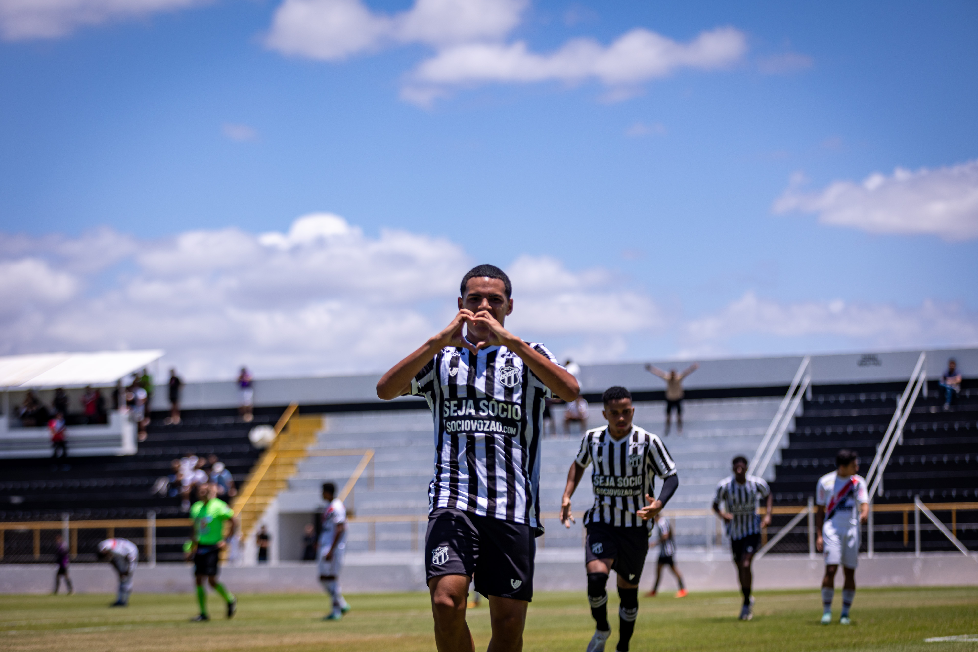 Sub-20: Ceará empata em 2 a 2 com o Ferroviário e avança à final do Campeonato Cearense