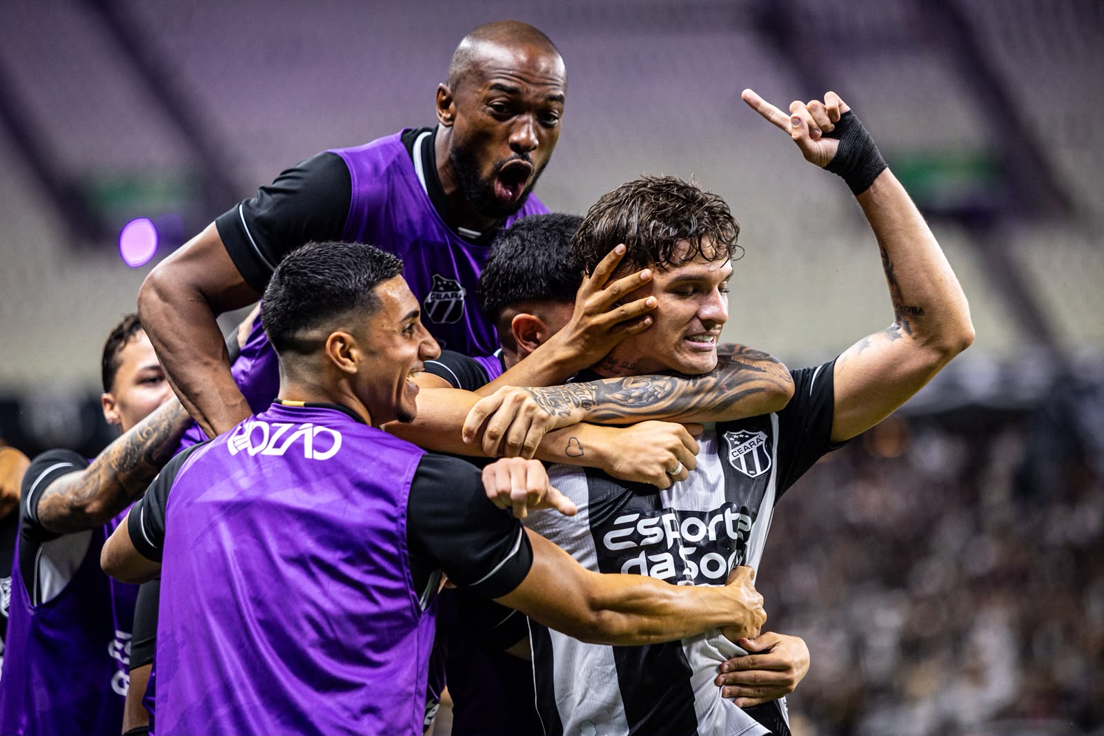 Camp. Brasileiro: Empurrado pela Nação Alvinegra, Ceará bate a Ponte Preta por 2 a 0 e vence a 2ª consecutiva