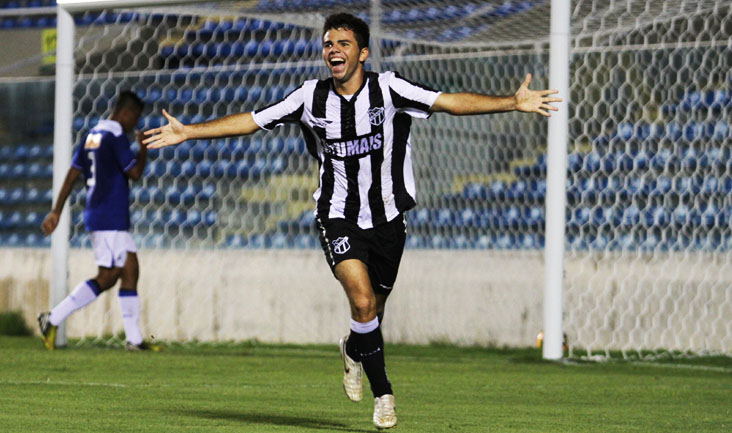 Artilheiro do Estadual Sub-17, Allef comemora o título invicto