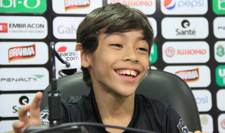 Jovem que sofre de paralisia cerebral conheceu o ídolo Magno Alves