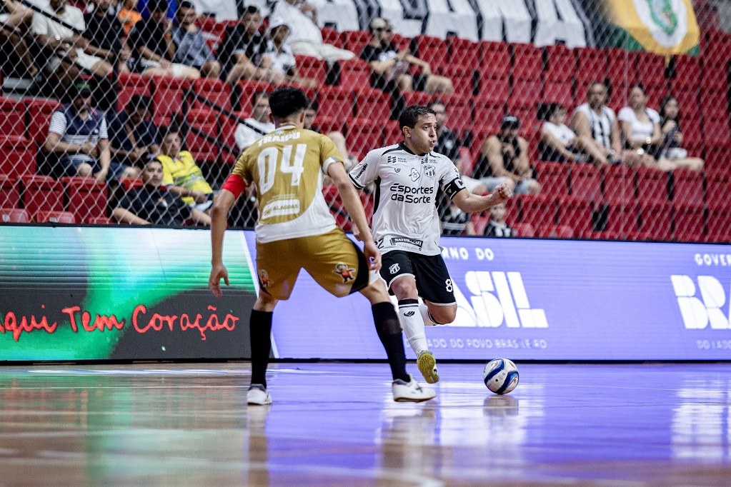 Estreia na Fares Lopes, duelo decisivo no Brasileiro de Futsal e jogo fora de casa no Brasileirão agitam a semana do Ceará