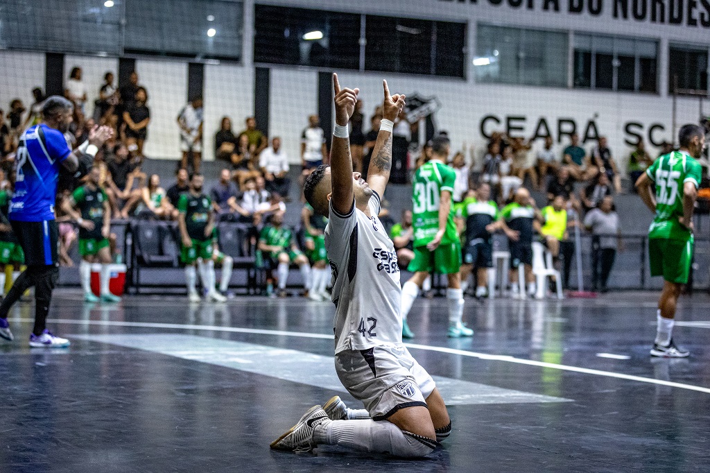 Futsal: Autor de um gol, Wallyson exalta apoio da Nação Alvinegra em vitória contra São João do Jaguaribe