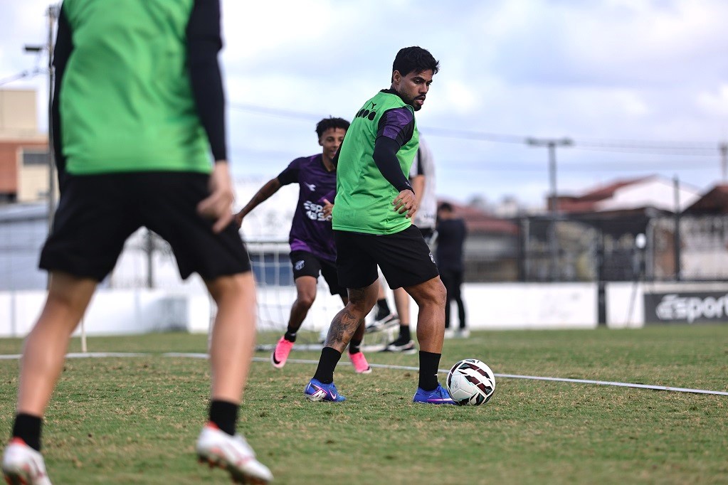 A dois dias de confronto com o Novorizontino, elenco alvinegro realiza mais um treino com bola