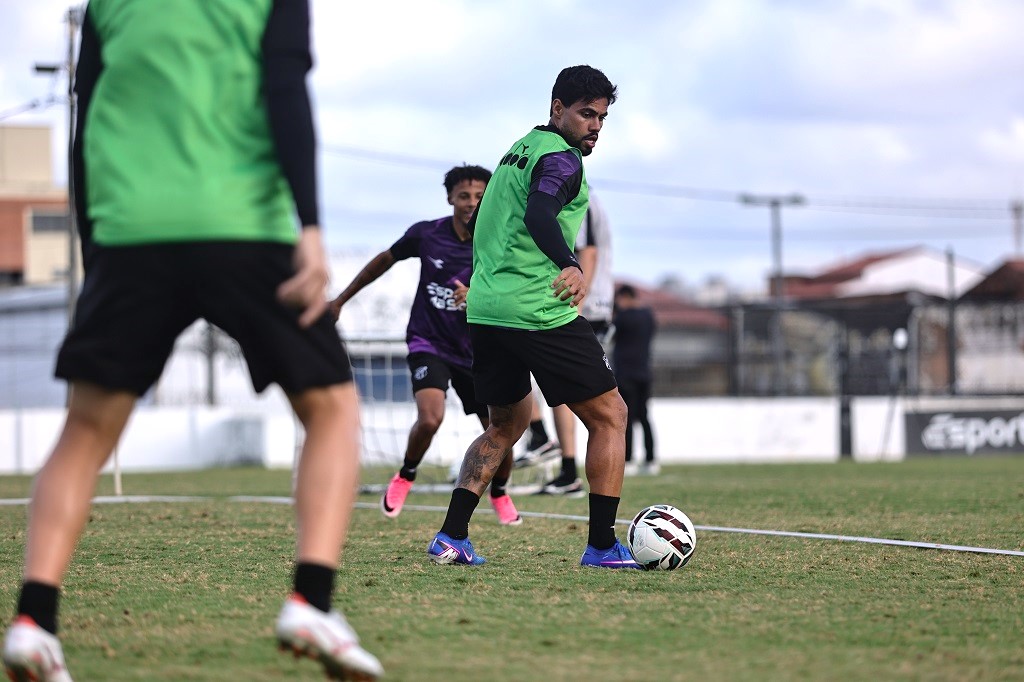 A dois dias de confronto com o Novorizontino, elenco alvinegro realiza mais um treino com bola