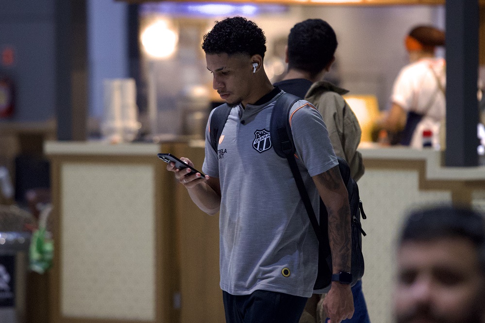 Delegação alvinegra embarca para enfrentar o Avaí