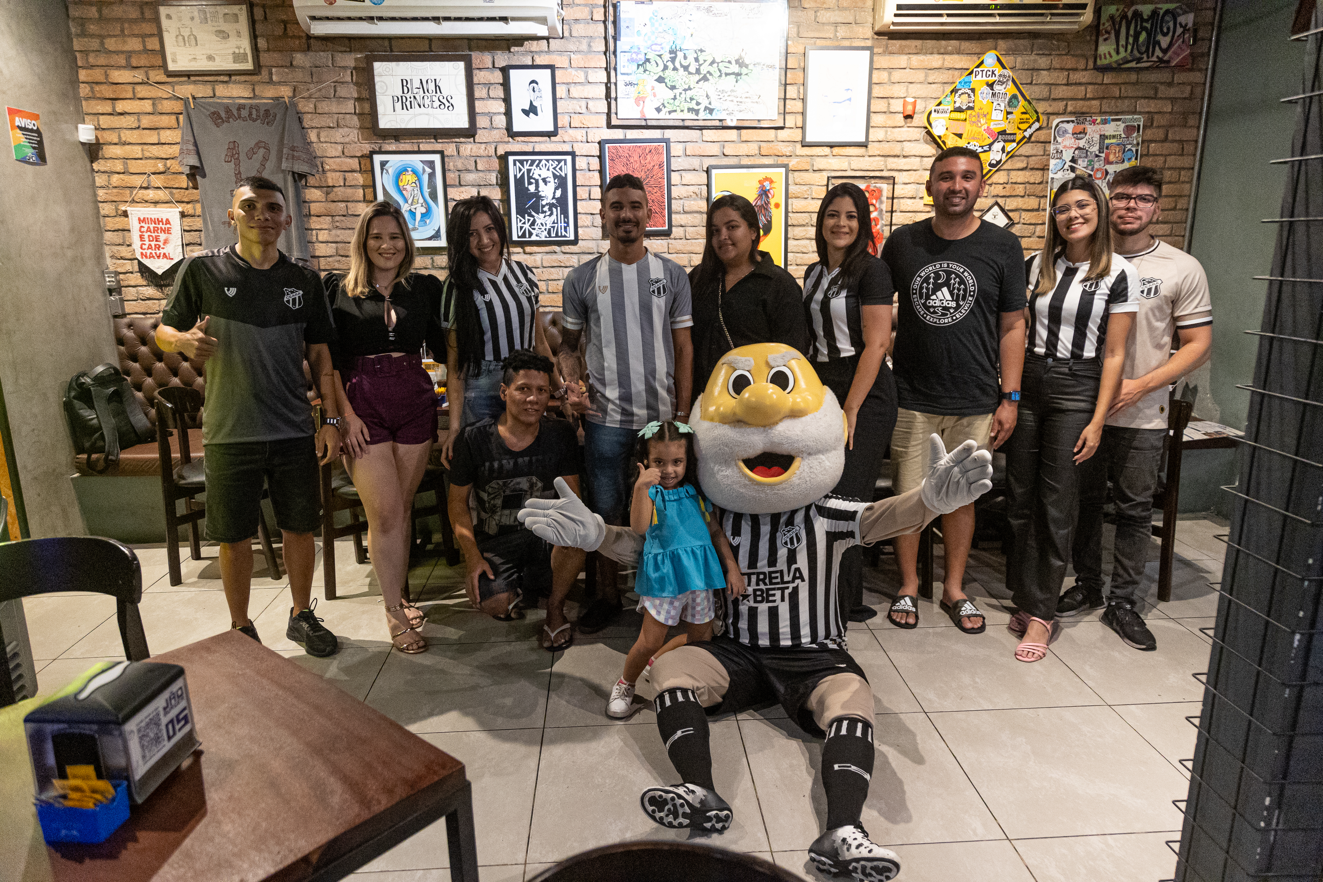 Associados participam de ação do Sócio Vozão na Jão Burger