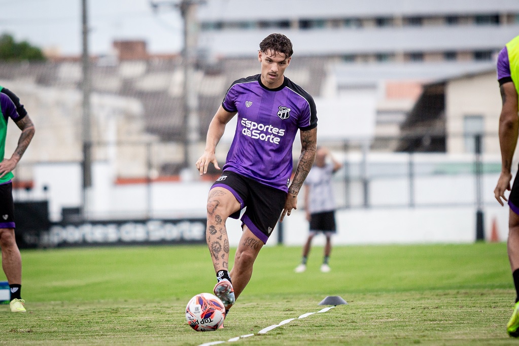 Ceará realiza seu penúltimo treinamento antes de duelo de ida das semifinais do Campeonato Cearense
