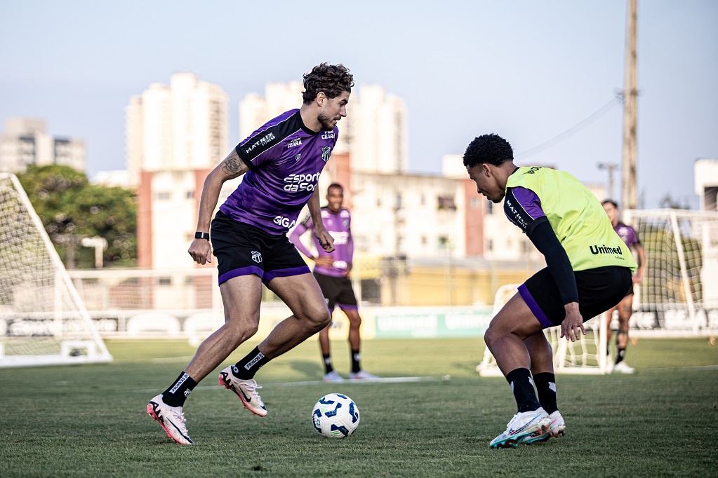 No penúltimo treinamento antes de duelo com o Vasco, Ceará realiza trabalho coletivo