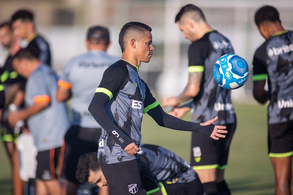 Com treino coletivo, Ceará fecha a preparação para o jogo contra o Criciúma