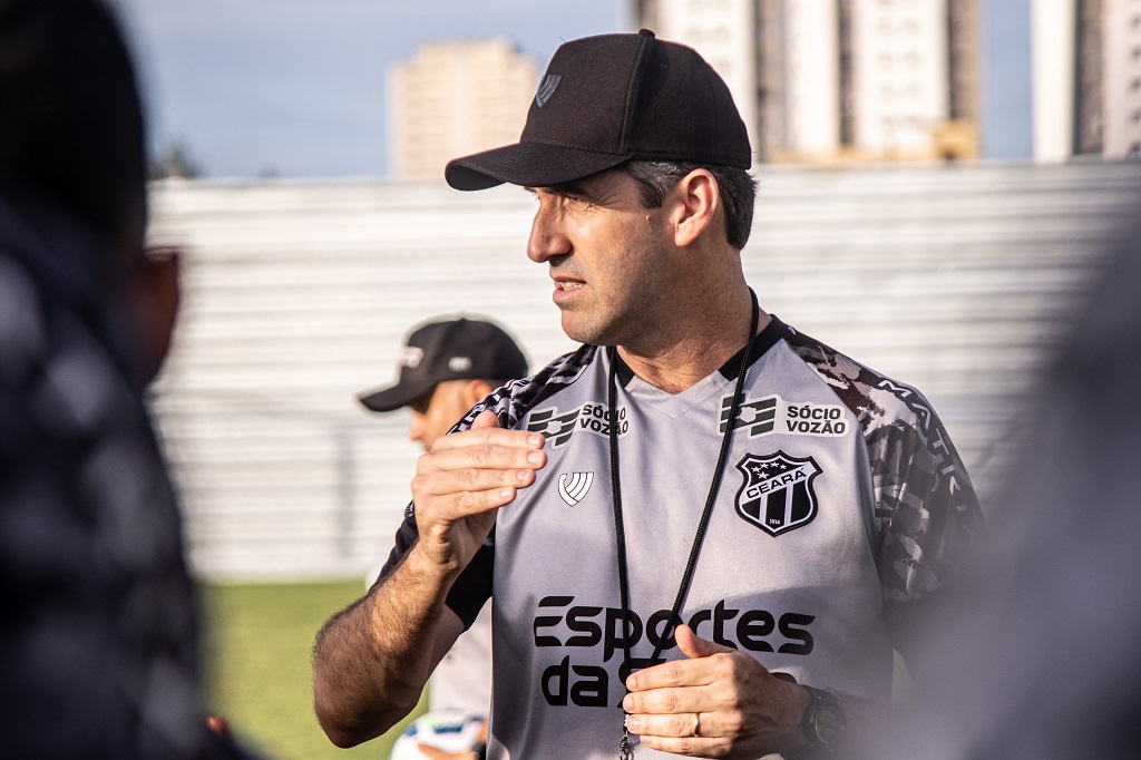 Em Porangabuçu, Condé orienta terceiro treinamento preparatório para confronto com o Juventude/RS