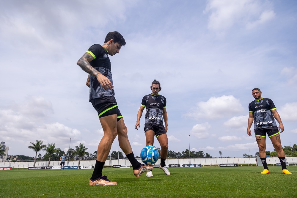 Em São Paulo, Ceará faz último treino antes de encarar o Botafogo/SP