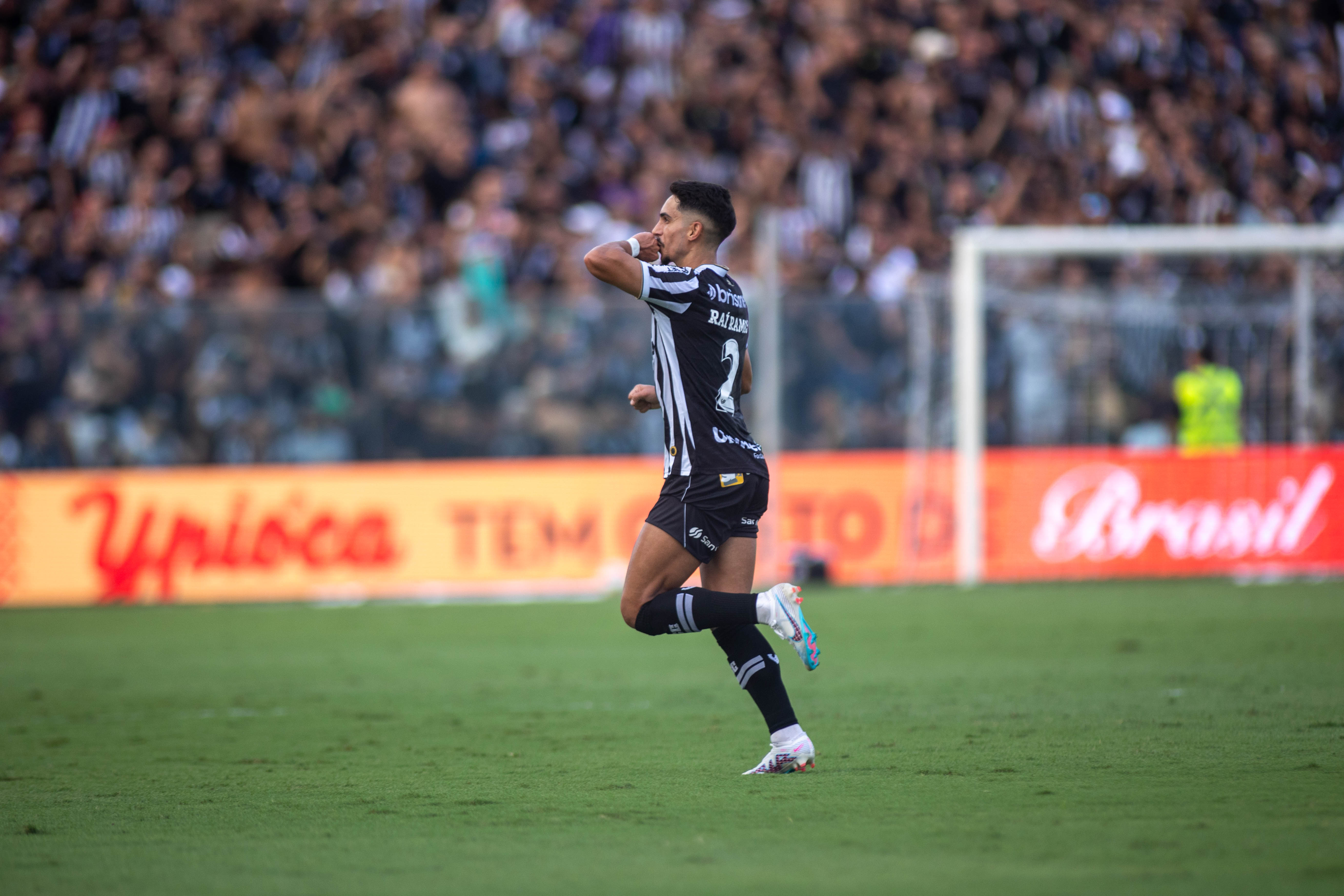 Raí Ramos celebrou a oportunidade em balançar as redes pela primeira vez com a camisa alvinegra