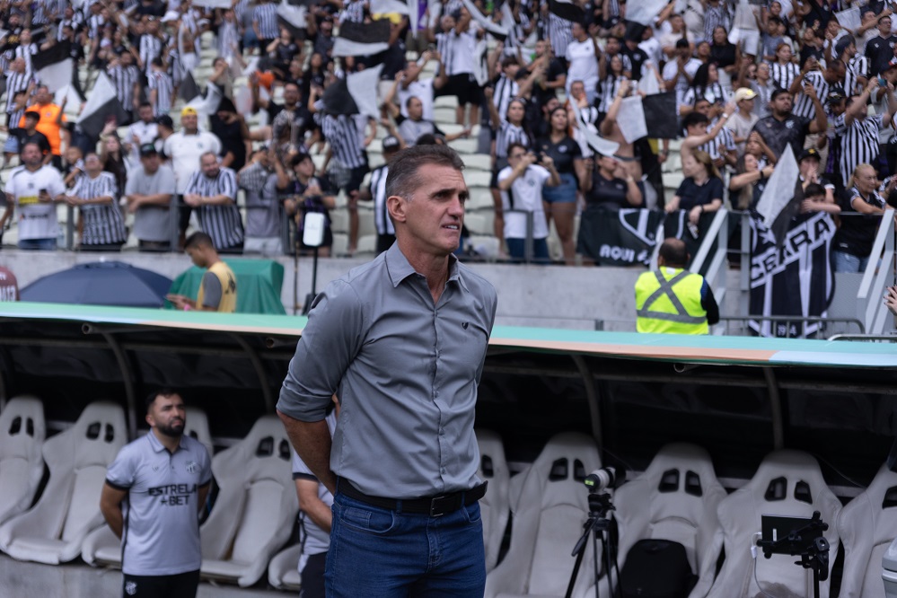 Vagner Mancini pede tranquilidade aos jogadores na abordagem com a arbitragem: “Vamos contribuir para melhorar o futebol"