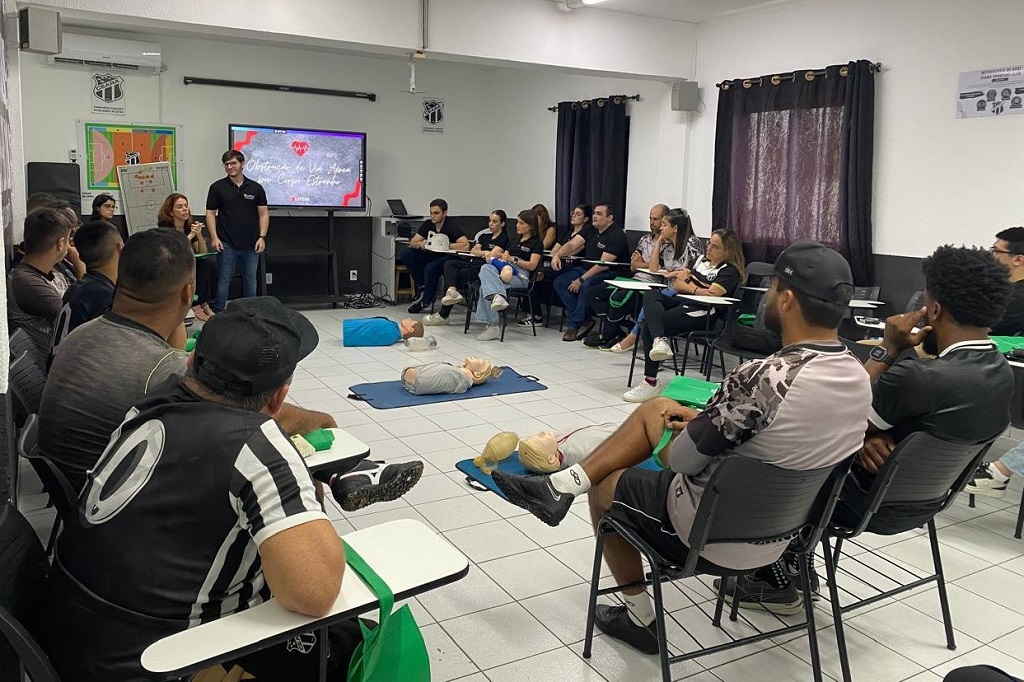 Na Cidade Vozão, atletas e colaboradores das categorias de base do Ceará passam por capacitação em primeiros socorros