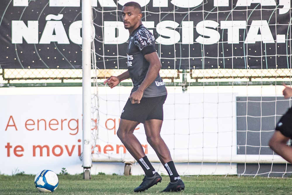 Ceará faz último treino antes da viagem para enfrentar o Goiás