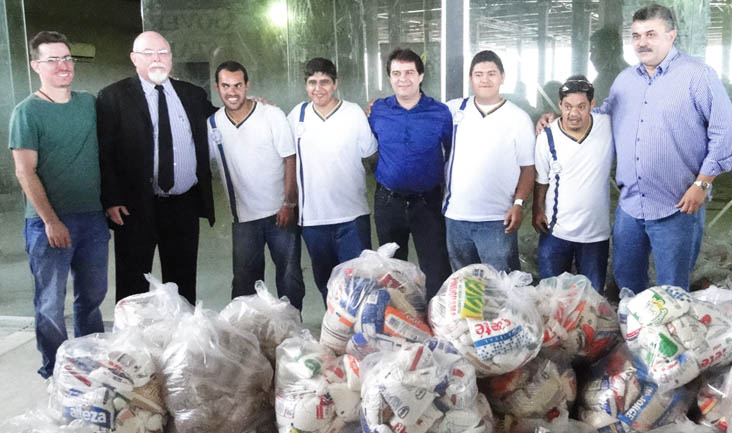 Evandro Leitão fez a entrega de alimentos à entidades carentes