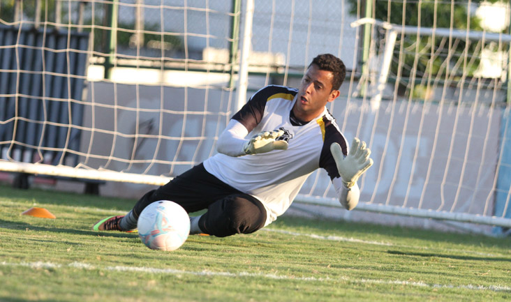 Jogadores não relacionados treinaram nesta tarde