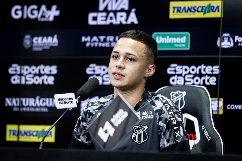 Na véspera da partida com o Vasco, Matheus Araújo cita importância da torcida para a força alvinegra em casa