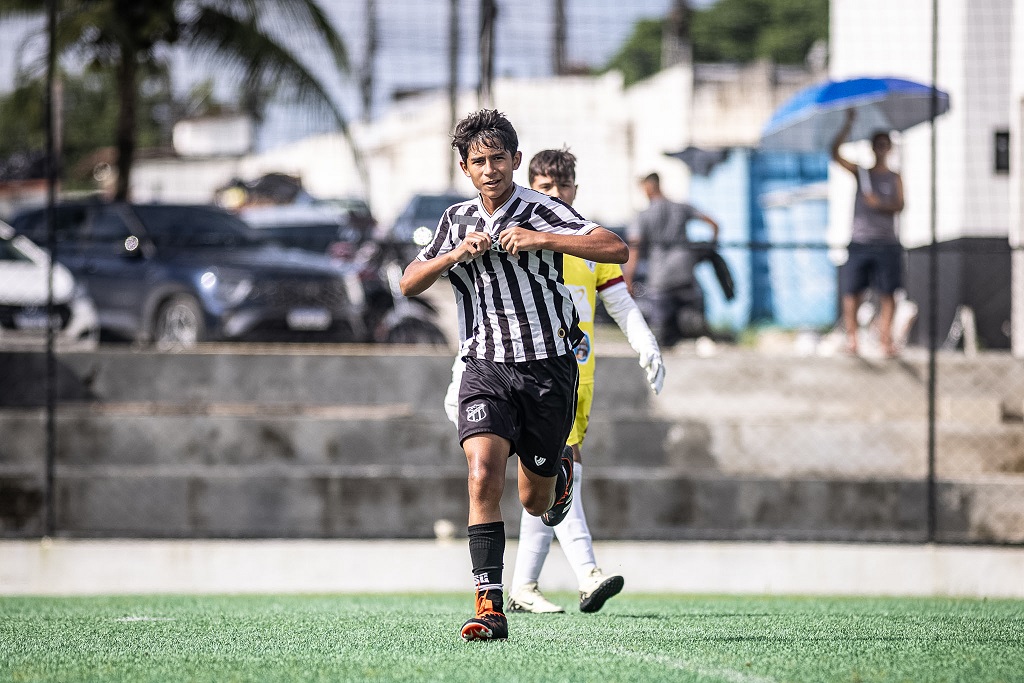 Sub-13: Elenco do Ceará estreia na Copa Seromo com goleada por 5x0 contra Calouros do Ar
