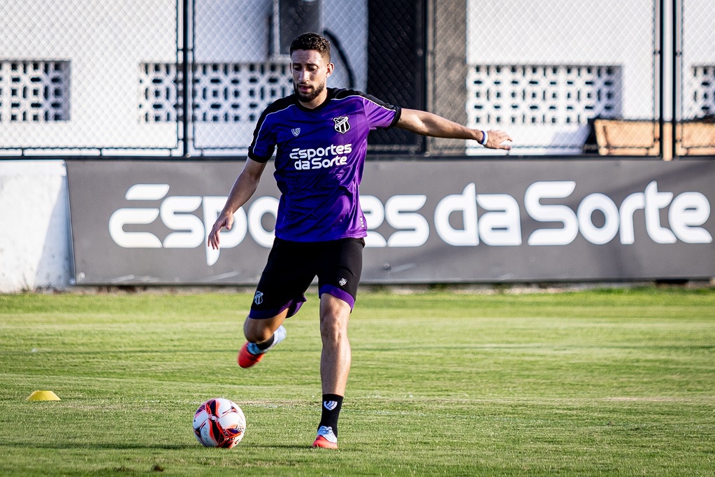 Já treinando em Porangabuçu, Júlio César salienta: “Podem esperar muita vontade, determinação e raça”