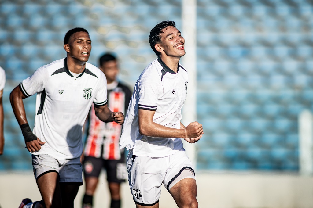 Com um gol e uma assistência, Pedro Esli valoriza a classificação às semifinais da Taça Fares Lopes: “Feliz por ajudar meu time”