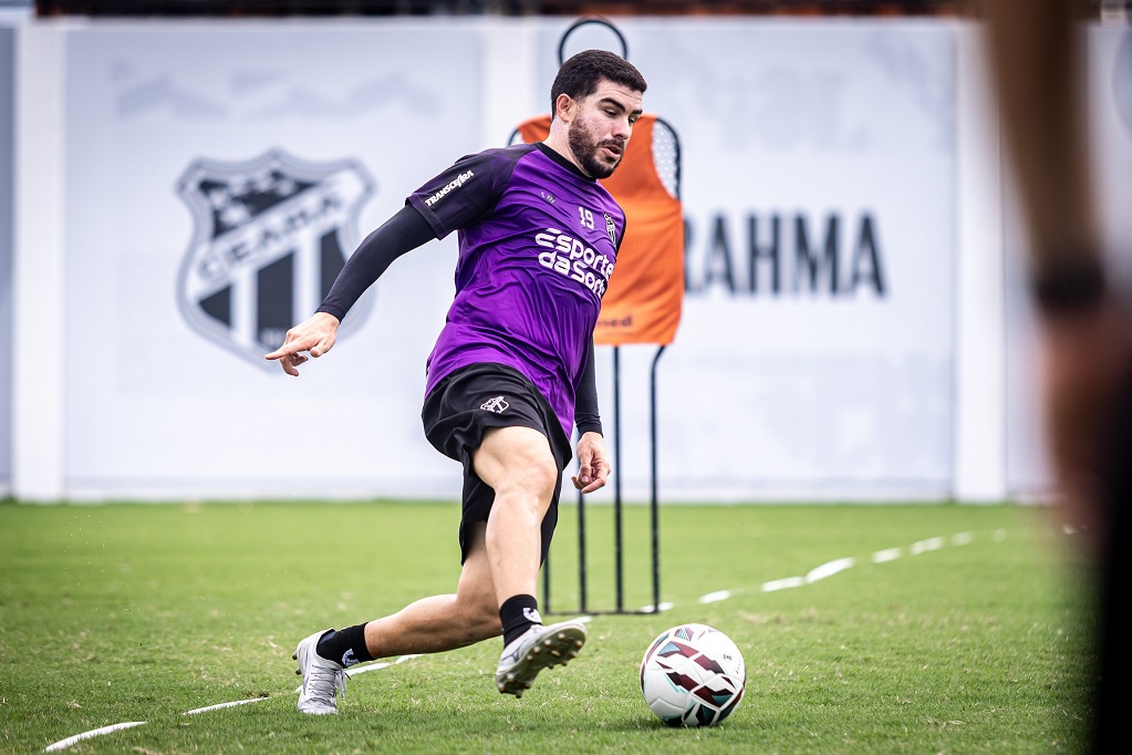 Ceará inicia treinamentos para duelo com o Londrina em manhã de atividades em Porangabuçu