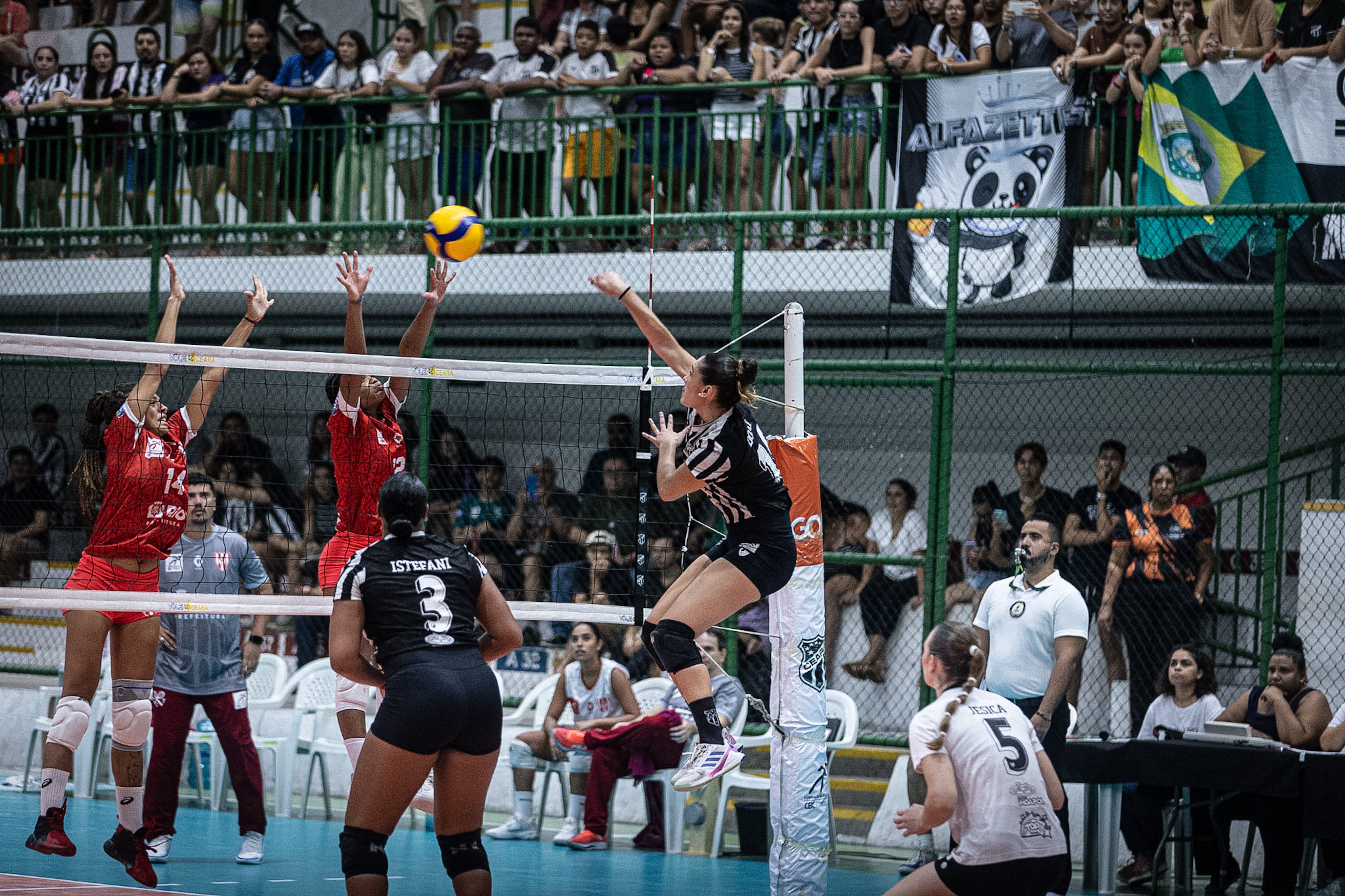 Vôlei: Com recorde de público, Ceará luta até o final, mas é superado pelo Tijuca