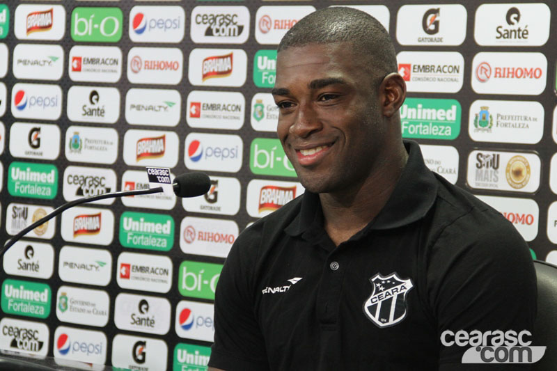 Gustavo é apresentado à imprensa e ressalta motivação