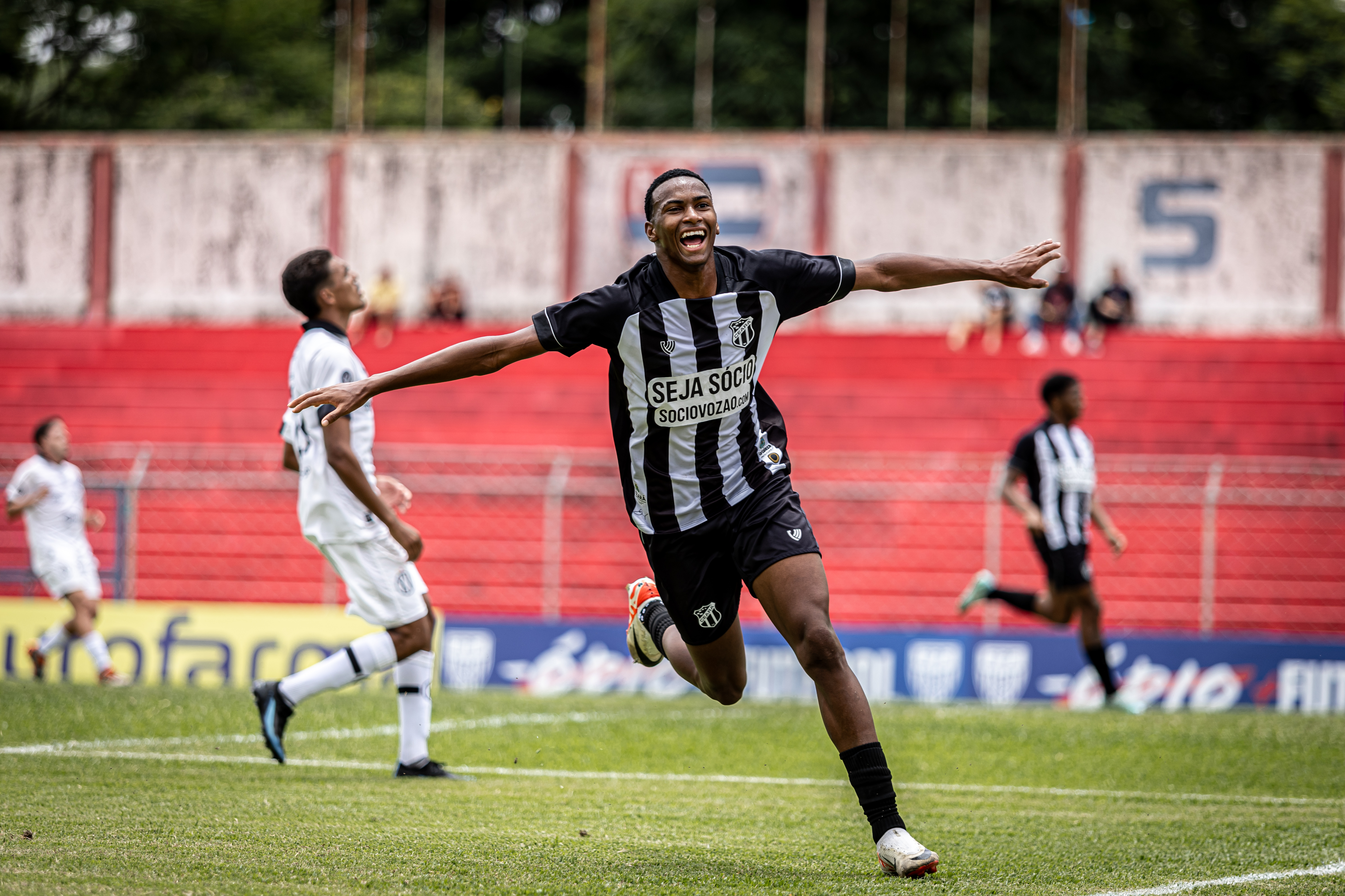 Do Sub-20 ao profissional, atacante Guilherme fala da sua expectativa na nova etapa com a camisa do Vozão