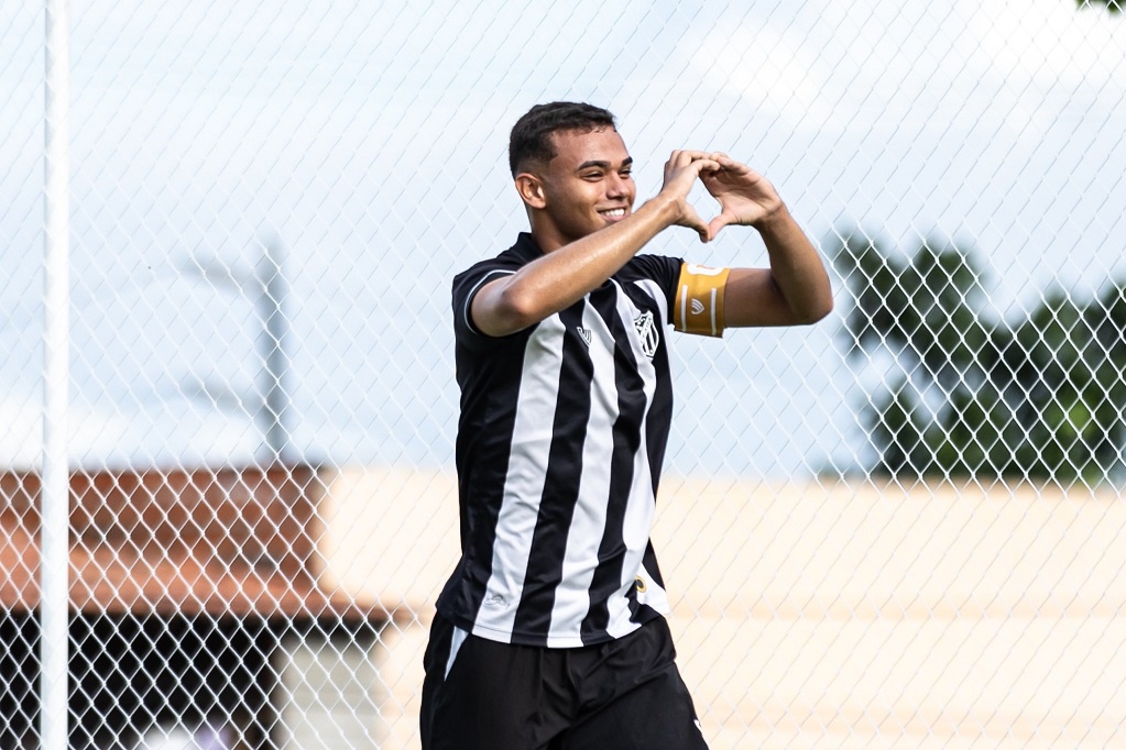 Autor do 1º gol do triunfo por 3 a 2 diante do Atlético/MG, Uchella se declara ao Vozão: “Importante é sempre ajudar o Ceará”