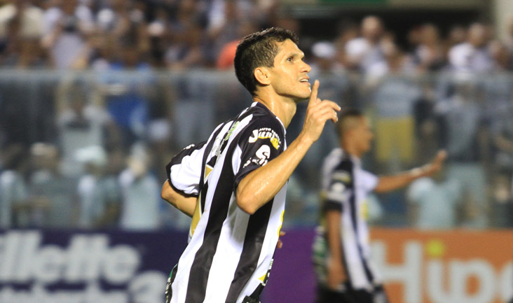 Gols diante do Vitória deram artilharia da Copa do NE a Magno Alves