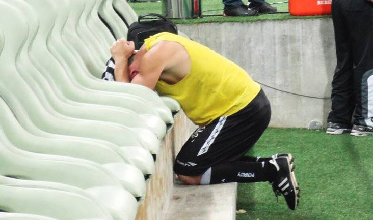 Torcedor dentro de campo, Mota mostra confiança e pede respeito