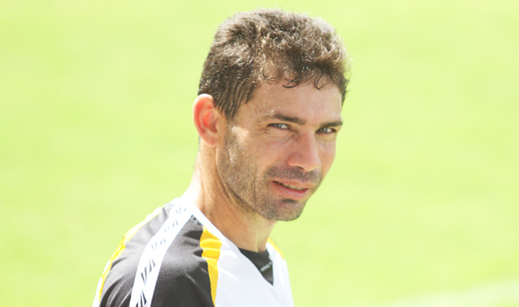 Mota sofre edema ósseo no pé e ficará fora por seis semanas