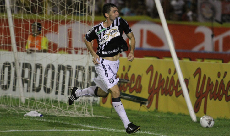 Em boa fase, Mota comemora gol decisivo no primeiro jogo da Final