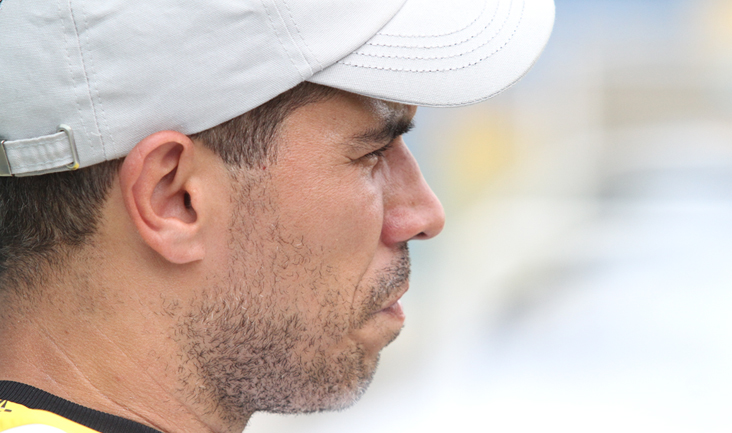 Após superar ansiedade da estreia, técnico Ricardinho pede mais trabalho