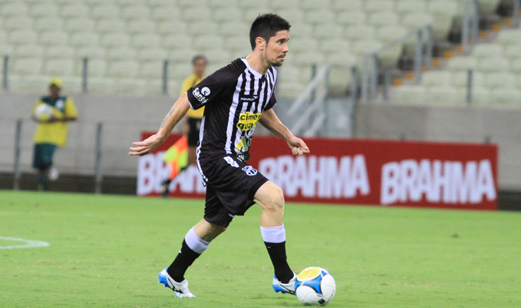 Volante Ricardinho renova com o Ceará até o fim de 2015