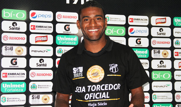 Motivado, atacante Rychely é apresentado em Porangabuçu