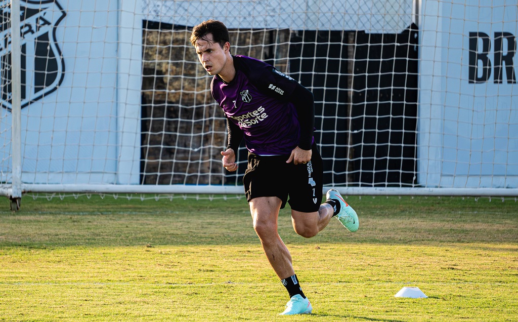 Três meses depois de lesão ligamentar no joelho direito, Vinicius Zanocelo inicia oficialmente trabalhos de transição