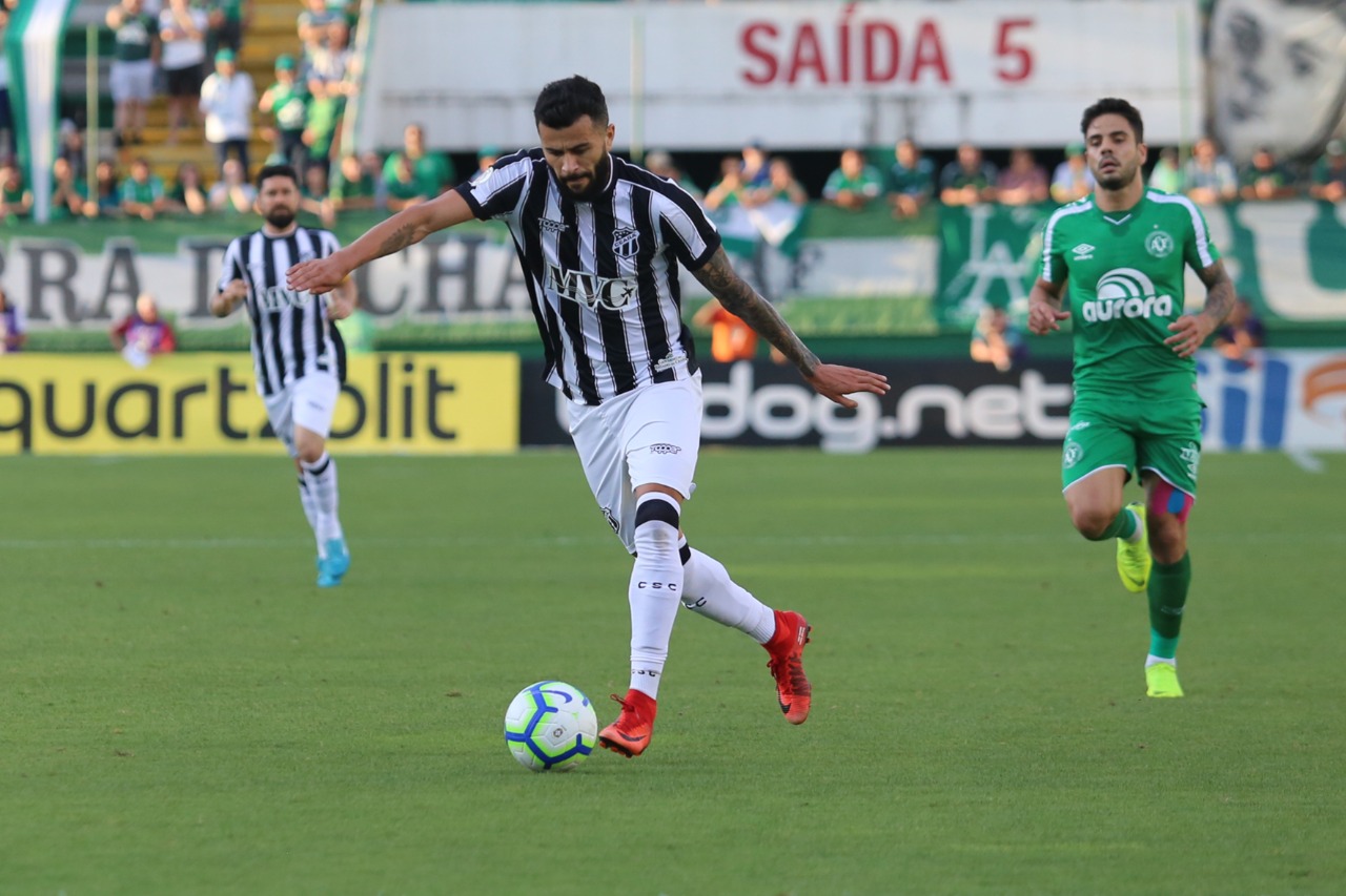 Jogando na Arena Condá, Ceará perde para a Chapecoense por placar mínimo