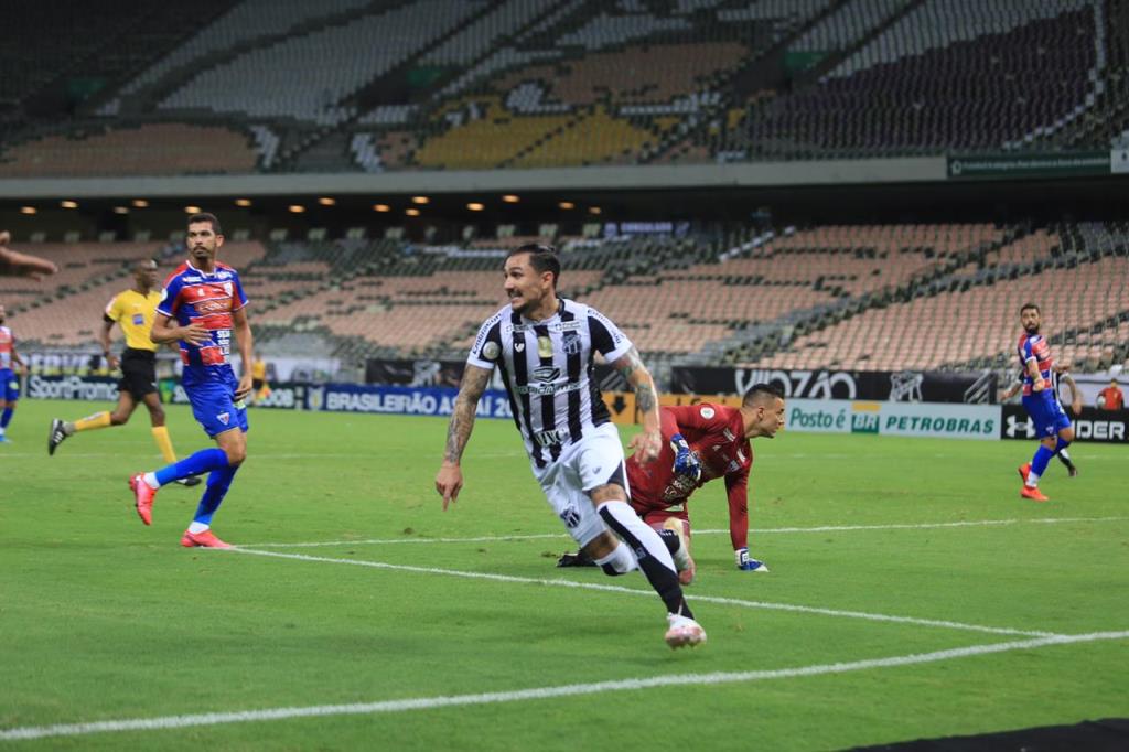 Série A: Vina marca e Ceará vence o primeiro Clássico Rei do Brasileirão 2020