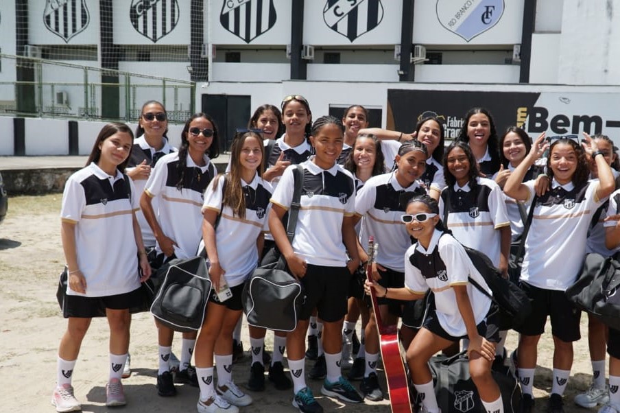 Fut. Feminino Sub-17: Na véspera do Clássico-Rainha, elenco alvinegro embarca para Juazeiro do Norte